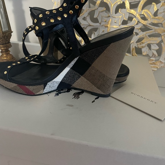Brand new Burberry wedge with metallic studs - Picture 4 of 9